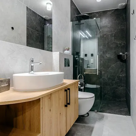 Letniskowe - Jodlowa 2 *