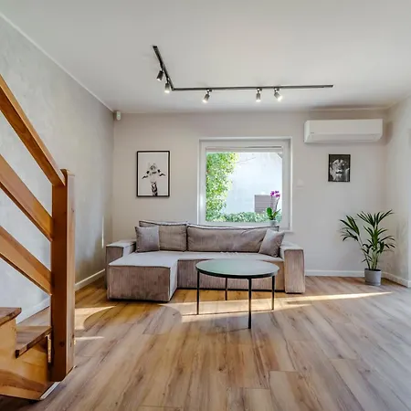 Letniskowe - Jodlowa 2 *